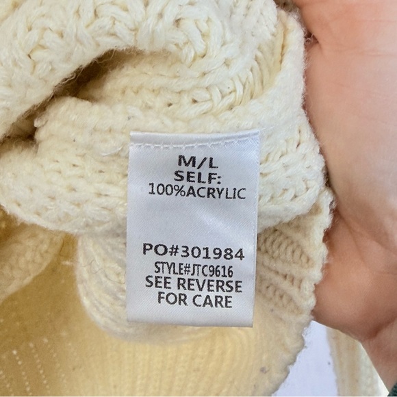 Promesa, Cream Chunky Knit Sweater with Colorful 'FRIYAY'. Size M/L. - Picture 6 of 9